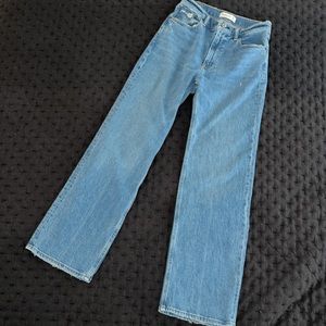 Abercrombie & Fitch “The ‘90s Relaxed High Rise” Jean